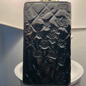 🔥EUC CHANEL Black Patent Leather Long Bifold Wallet